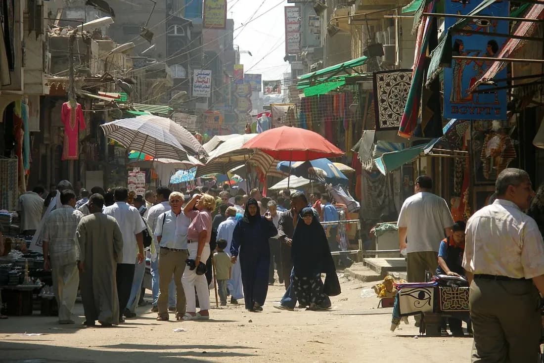 Rue de marché du Caire — Muizz Street, Le Caire islamique